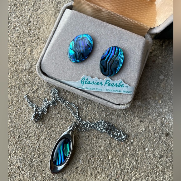 Glacier Pearle matching pendant necklace and earring set - Picture 7 of 7